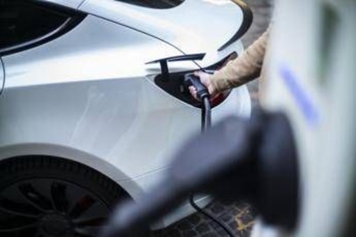 Auto elettriche, oggi il nuovo click day per gli incentivi