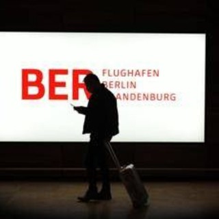 Il ghiaccio ferma Berlino, aeroporto bloccato e stop a tutti i voli