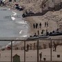 Migranti, Parlamento europeo condanna regolarizzazione Spagna: "Più protezione frontiere"