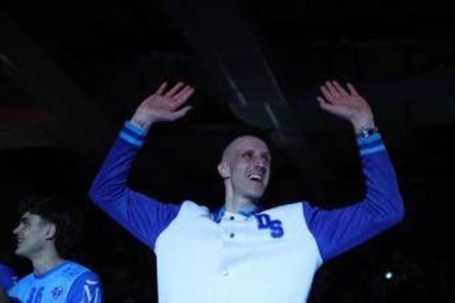 Achille Polonara, dal successo alla malattia: chi è il cestista ospite oggi a Verissimo