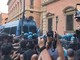 Morto ammanettato a Bologna, coro "assassini" e tensioni tra agenti e corteo: polizia usa idranti e lacrimogeni Morto ammanettato a Bologna, coro "assassini" e tensioni tra agenti e corteo: polizia usa idranti e lacrimogeni