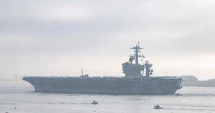 Iran, portaerei Lincoln allo stremo: equipaggio vicino a "perdere la testa" tra cibo scarso e turni massacranti Iran, portaerei Lincoln allo stremo: equipaggio vicino a "perdere la testa" tra cibo scarso e turni massacranti