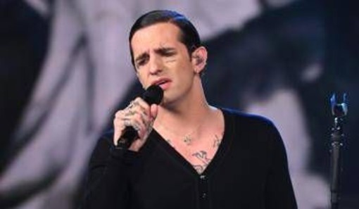 Achille Lauro difende Mengoni da critiche look: &quot;Rispettare scelte artistiche&quot;
