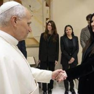 Il Papa incontra Laura Pausini: &quot;Già da Sanremo ero un suo fan&quot;
