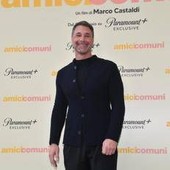 Raoul Bova in 'Amici comuni': "Il telefono è il terzo incomodo in una coppia"