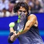 Esordio vincente per Alcaraz a Tokyo, Michelsen ko in tre set: affronterà Arnaldi al 2° turno Esordio vincente per Alcaraz a Tokyo, Michelsen ko in tre set: affronterà Arnaldi al 2° turno