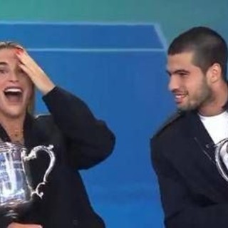 Sabalenka: &quot;C'è Sinner&quot;. Ma è Alcaraz... la gaffe in tv