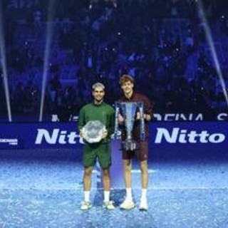 Sinner batte Alcaraz alle Atp Finals, ma con Carlos finisce... in parità. Il dato