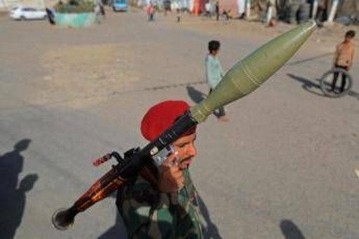 Yemen, gli Houthi conquistano Mayyun e attaccano base in Arabia Saudita: alta tensione nel Mar Rosso Yemen, gli Houthi conquistano Mayyun e attaccano base in Arabia Saudita: alta tensione nel Mar Rosso