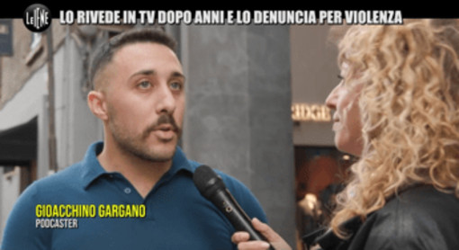 Podcaster denunciato per violenza sessuale, la madre della ragazza: "Prove in procura" Podcaster denunciato per violenza sessuale, la madre della ragazza: "Prove in procura"