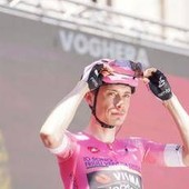 Giro d'Italia, Valgren vince la 17esima tappa: Vingegaard sempre in rosa Giro d'Italia, Valgren vince la 17esima tappa: Vingegaard sempre in rosa