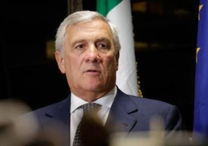 Tajani: "Mi spiace che mie parole siano state fraintese, mi scuso, mai offeso le donne" Tajani: "Mi spiace che mie parole siano state fraintese, mi scuso, mai offeso le donne"