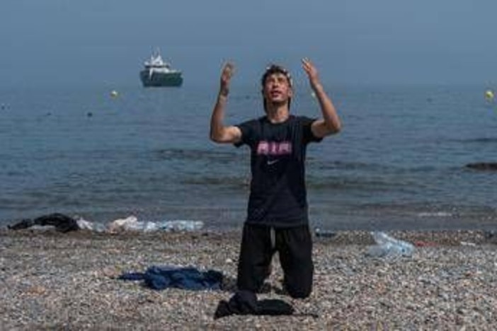 Ceuta, "meglio senzatetto in Spagna che tornare in Marocco": le testimonianze Ceuta, "meglio senzatetto in Spagna che tornare in Marocco": le testimonianze