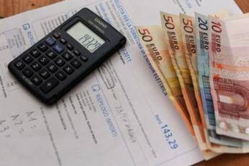 Ora solare, impatto +24% consumi energetici: ecco come alleggerire la bolletta Ora solare, impatto +24% consumi energetici: ecco come alleggerire la bolletta