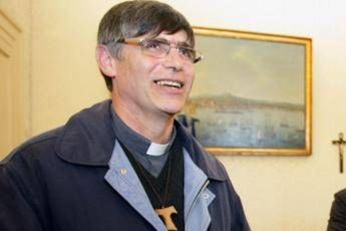Don Patriciello: "Nozze 'Me contro Te' a pagamento ci interrogano, nel rapporto coi giovani qualcosa si è inceppato" Don Patriciello: "Nozze 'Me contro Te' a pagamento ci interrogano, nel rapporto coi giovani qualcosa si è inceppato"