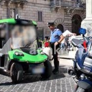 Giungla golf car a Roma, controlli a tappeto dei carabinieri: 10 sottoposte a fermo e valanga di multe