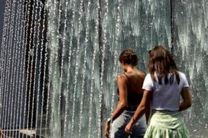 Caldo record, continua l'onda rossa: 19 città in massima allerta, verso Ferragosto di fuoco