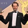Emmy 2026, 14 premi a 'Widow's Bay'. Matthew Rhys e Jean Smart scrivono la storia