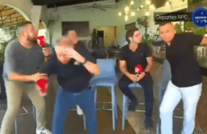 Terremoto Panama, paura e fuga in diretta tv per 5 commentantori sportivi: "Colleghi, attenzione" - IL VIDEO Terremoto Panama, paura e fuga in diretta tv per 5 commentantori sportivi: "Colleghi, attenzione" - IL VIDEO