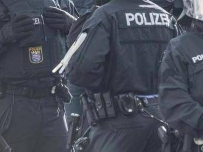 Attacco con coltello alla stazione di Amburgo: almeno 12 feriti. Arrestata una donna