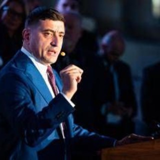 Romania, Simion chiede l'annullamento del voto delle presidenziali