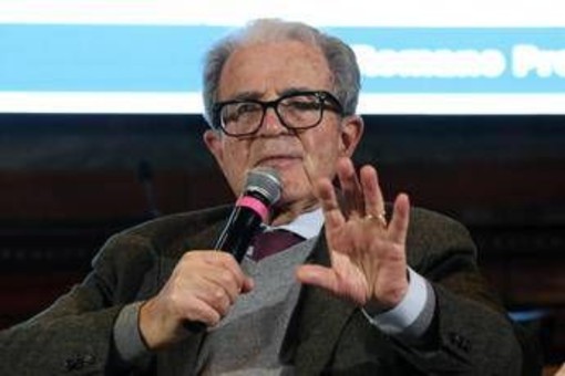 Prodi: "Meloni come Vannacci vuole Europa debole, Ue finita se vince Afd" Prodi: "Meloni come Vannacci vuole Europa debole, Ue finita se vince Afd"
