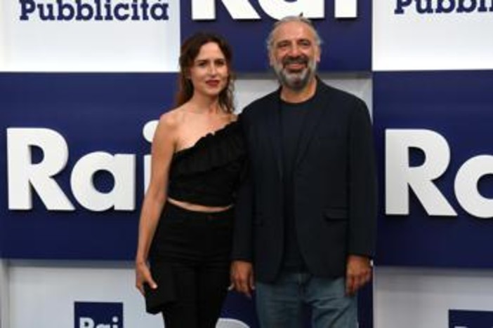 Stop a 'Via dei Matti n.0', cancellato il programma di Bollani e Cenni: la reazione