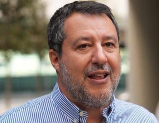 Salvini a Pontida: "La Lega vince solo se forte e unita da Nord a Sud, mai mollare" Salvini a Pontida: "La Lega vince solo se forte e unita da Nord a Sud, mai mollare"