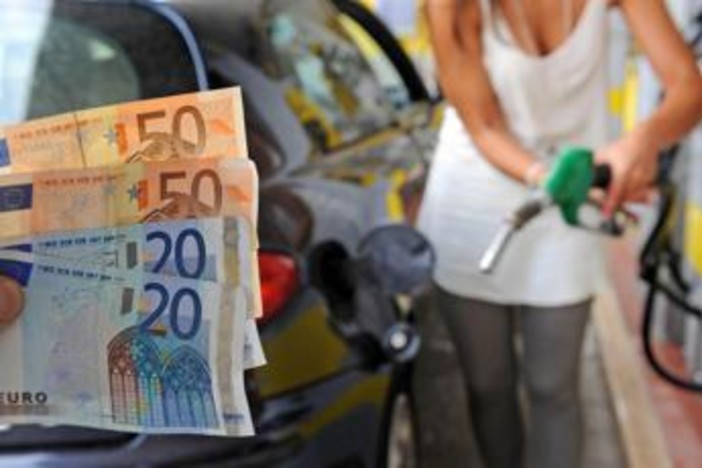 Caro carburanti, caccia alle risorse: extra-gettito Iva non risolverebbe nodo coperture Caro carburanti, caccia alle risorse: extra-gettito Iva non risolverebbe nodo coperture