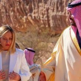Israele-Gaza, Meloni sente bin Salman: &quot;No all'escalation, pace giusta è solo con due Stati&quot;