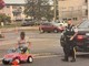 Guida la jeep di Barbie in strada, arrestato: &quot;Non volevo andare a piedi&quot;