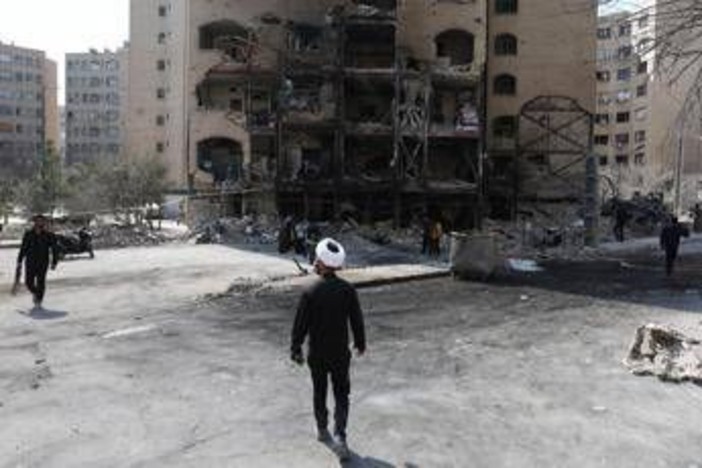 Iran, rischio pena di morte per chi filma danni causati da raid Iran, rischio pena di morte per chi filma danni causati da raid