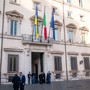 Governo proroga sconto accise e approva decreto per continuità impianti ex Ilva