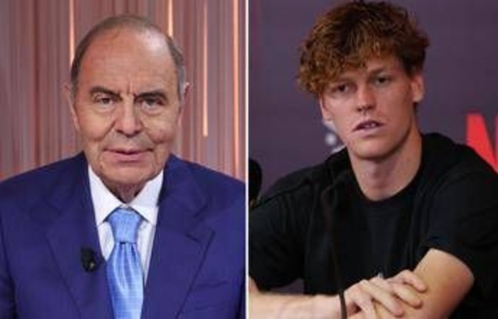 Il 'forza Sinner' di Vespa a Le Iene. E Jannik firma la bandiera "a Bruno con affetto" Il 'forza Sinner' di Vespa a Le Iene. E Jannik firma la bandiera "a Bruno con affetto"