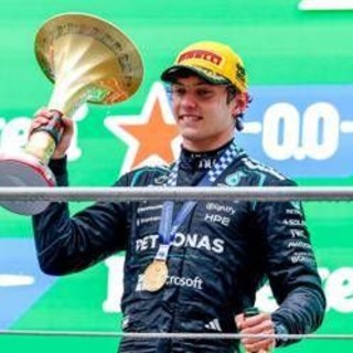 Antonelli torna in Italia e ringrazia Sinner e Tomba: "Sorpreso dalla dedica di Jannik, Alberto è leggenda"