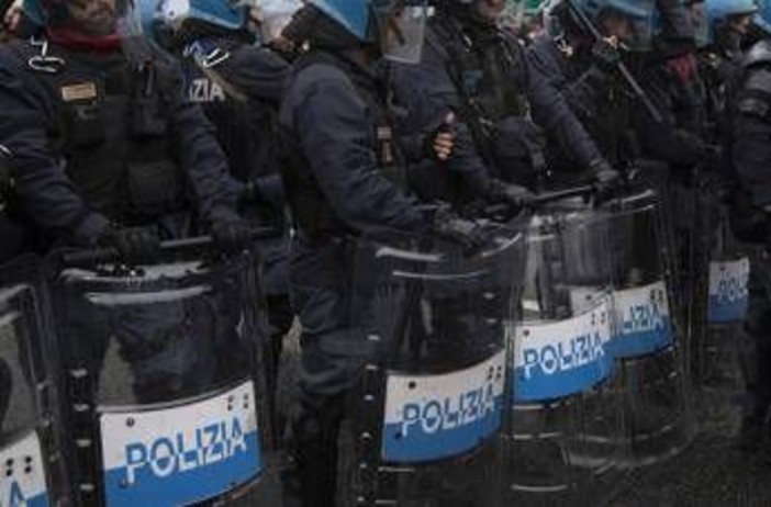 Agenti sotto processo solo su richiesta del ministro, arriva lo 'scudo' di Fratelli d'Italia