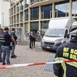Bolzano, bambina di 5 anni travolta e uccisa da un furgone: la tragedia davanti al centro commerciale