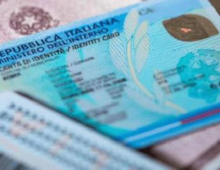 Carta d'identità cartacea, slitta l'addio: fino a quando è valida e cosa cambia Carta d'identità cartacea, slitta l'addio: fino a quando è valida e cosa cambia