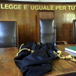 Venezia, perseguita ex professore per bocciatura: braccialetto elettronico a 26enne