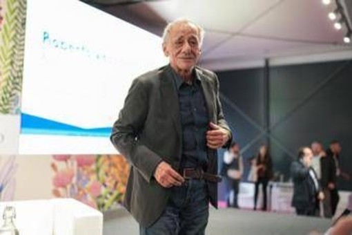 Roberto Vecchioni, concerto annullato a Salerno per "motivi di salute"