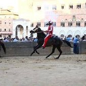 Palio Siena, la Contrada della Giraffa vince la terza prova