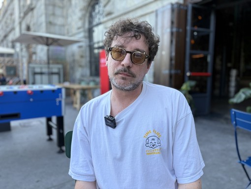 “Il nostro 'non mi oso' ci definisce come torinesi”: Willie Peyote e la vita “sospesa” dopo i 40 [VIDEOINTERVISTA]