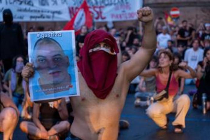 Caso Fakir, dalla morte alla guerriglia a Bologna. Nordio: "Qui nessun modello Ice" Caso Fakir, dalla morte alla guerriglia a Bologna. Nordio: "Qui nessun modello Ice"