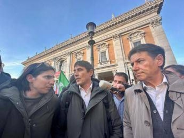 Iran, opposizioni in piazza a Roma. Conte: "Mancata unità Parlamento? Non a causa nostra"