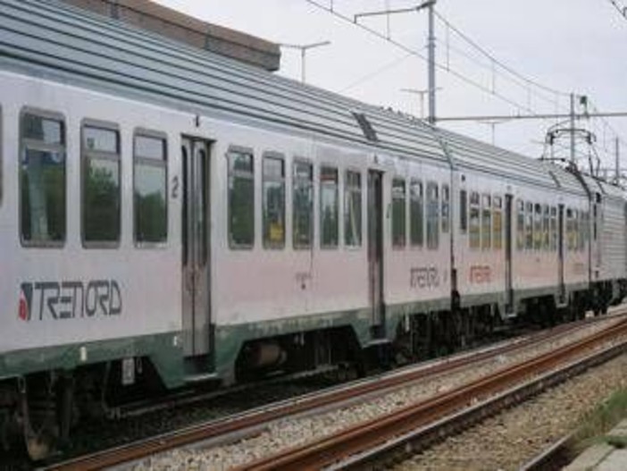 Treni cancellati e ritardi fino a 30 minuti, caos sui binari tra Como e Milano Treni cancellati e ritardi fino a 30 minuti, caos sui binari tra Como e Milano