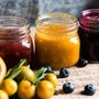Botulino, da olive nere in acqua a conserve 'fai da te': in che cibi si trova
