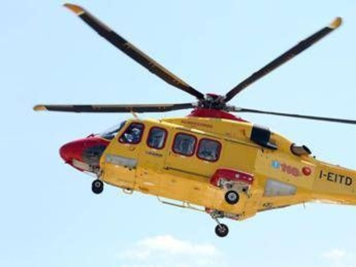 Elba, incidente frontale tra scooter e auto: morti due 23enni in vacanza Elba, incidente frontale tra scooter e auto: morti due 23enni in vacanza