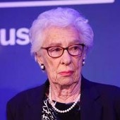 Addio a Eva Schloss, amica d'infanzia e sorellastra di Anne Frank