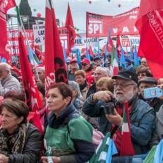 Scioperi, novembre caldo: dai medici ai trasporti, le proteste verso la mobilitazione generale del 28 Scioperi, novembre caldo: dai medici ai trasporti, le proteste verso la mobilitazione generale del 28