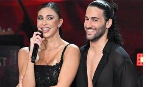 Ballando, Belen incanta: &quot;Milly trovami marito&quot;. Poi il botta e risposta con Lucarelli